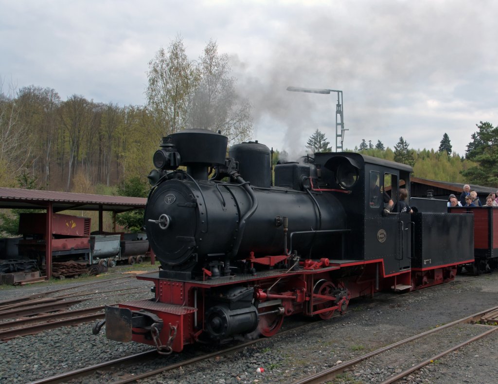 Fahrtag beim Feld- und Grubenbahnmuseum Fortuna am 16.04.2011 in Solms-Oberbiel. Hier die Krauss Kleinbahndampflok (Lok 4) im Fahrbetrieb. Die Lok wurde 1912 mit der Fabr.-Nr. 6616 bei Krauss in Linz gebaut und hat eine Leistung von 100 PS. 1991 wurde sie von 785 mm auf 600 mm umgespurt.