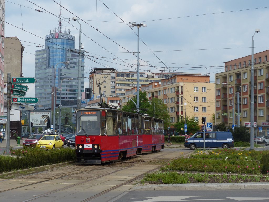 Fahrzeug 757 auf der Linie 3 nach Pomorzany, hier am  Plac Żołnierza Polskiego. 11.5.2013, Stettin