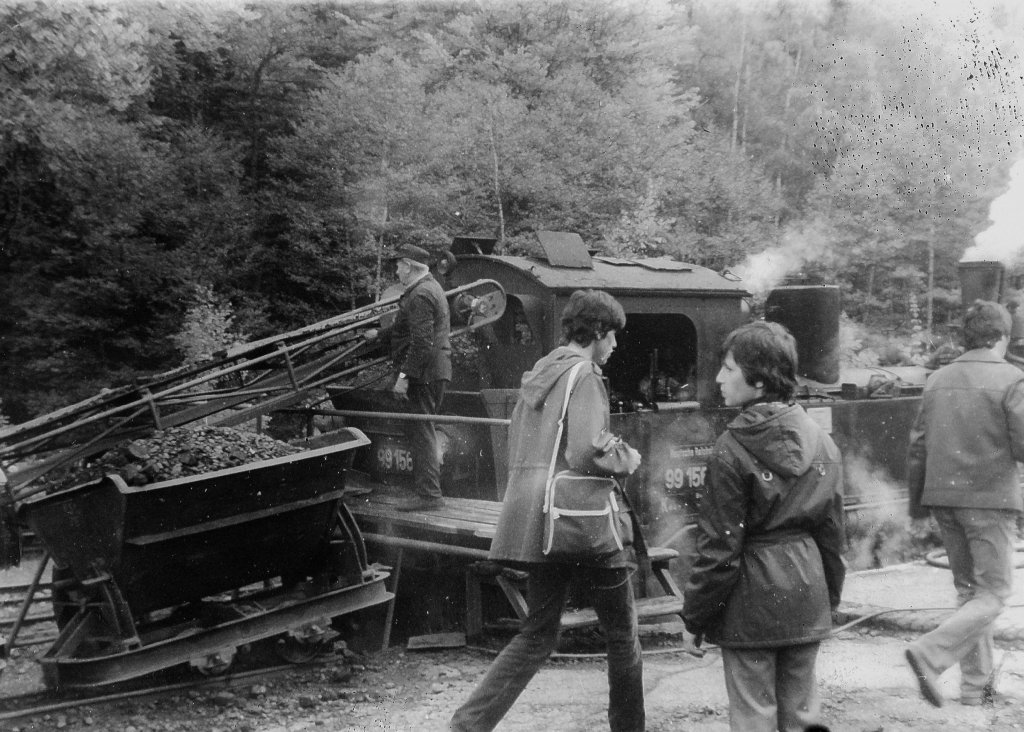 Fans beobachten die Bekohlung in Wolkenstein 1977