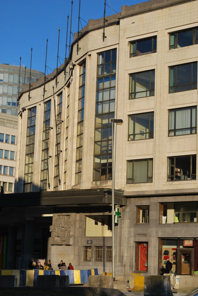 Fassade des Brsseler Zentralbahnhofes, Sptwerk des berhmten belgischen Architekten Victor Horta. Die Gleise befinden sich im Untergeschoss. 16. Februar 2010