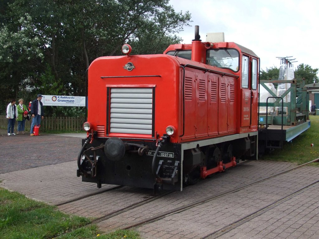 FAUR 399 105 rangiert im Bahnhof von Wangerooge. Aufgenommen am 16. August 2009.