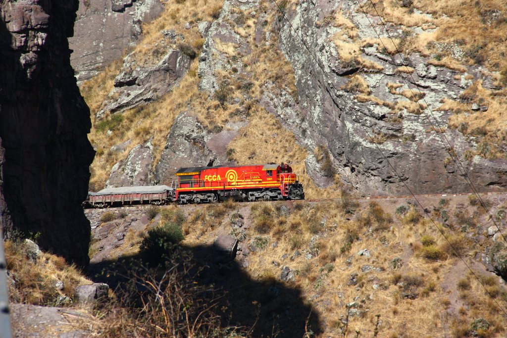 FCCA C30-7 #1001 kmpft sich bergwrts bei Rio Blanco. 09/09/2011