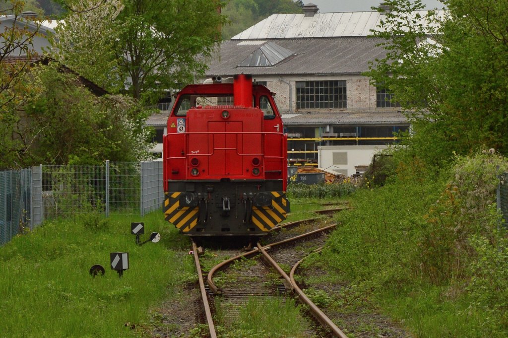 Fernschuß auf eine ehemalige LTE-Lok die auf dem Werksgelände der Lokmanufaktur Gmeinder in Mosbach abgestellt ist.3.5.2013