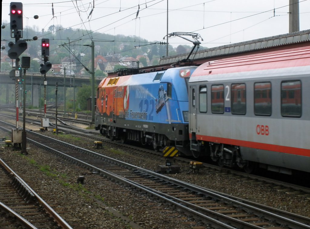 Feuerwehr-Taurus der BB am 4.5.2010 bei der Ausfahrt aus Ulm Hbf.