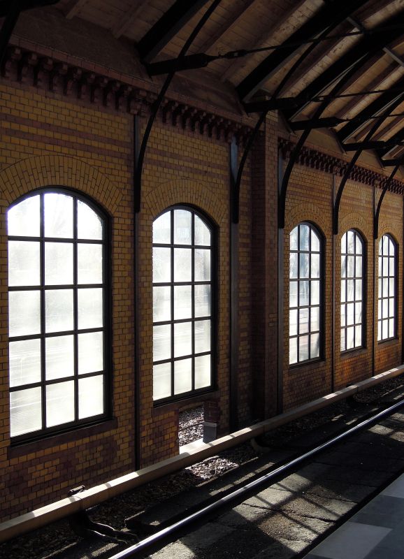 Filigrane Seitenwand im Berliner S-Bahnhof  Bellevue . 22.3.2012