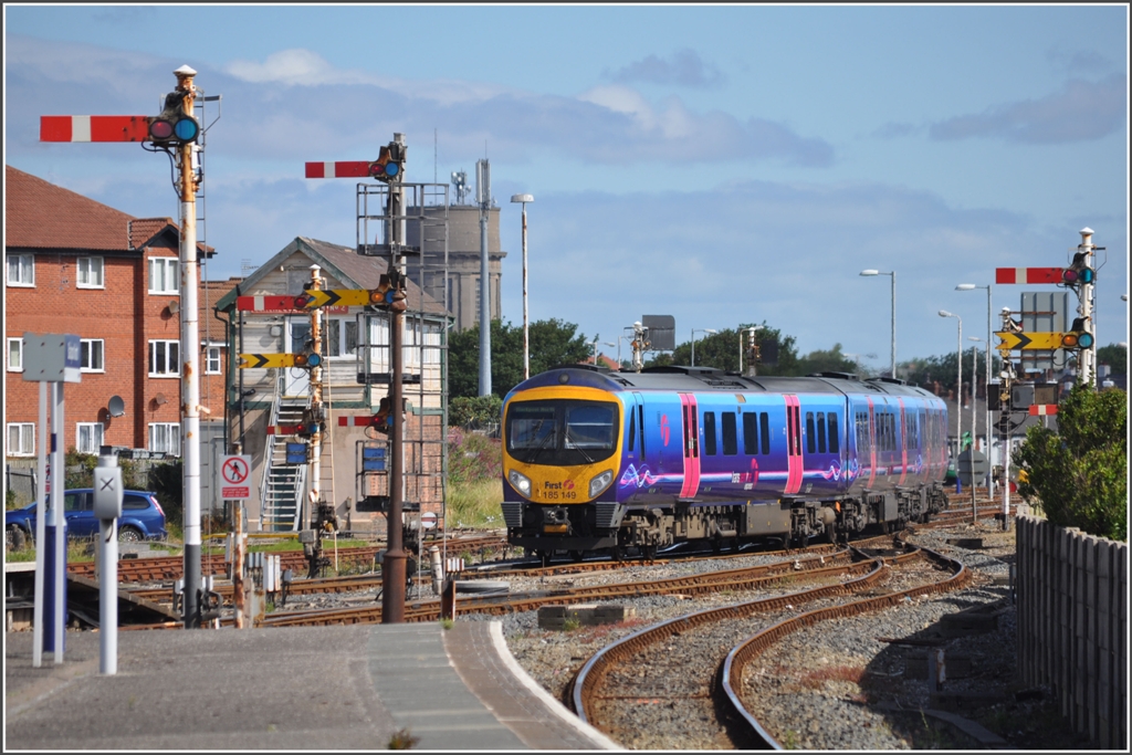 First 185 145 fhrt in Blackpool North ein. (09.08.2011)