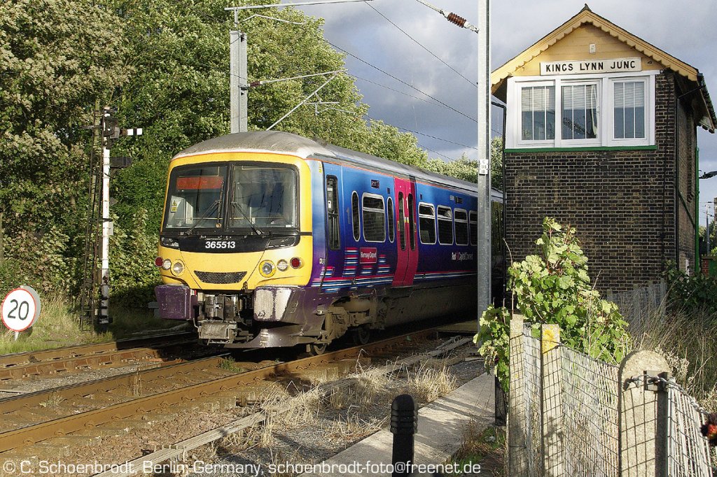 First Capital Connect EMU 365513  Hornsey Depot  bei Kings Lynn Junction, mit dem Zug aus London King's Cross 18,35 ankommend.
29. August 2010