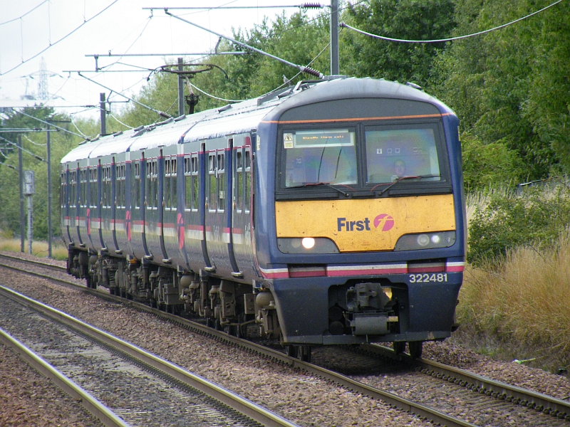 First Scotrail 322481 Anstze Musselburgh, Schottland, 2. August 2010.