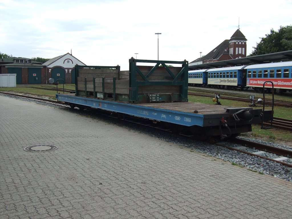 Flachwagen der Wangerooger Inselbahn. Aufgenommen am 01.08.2010.