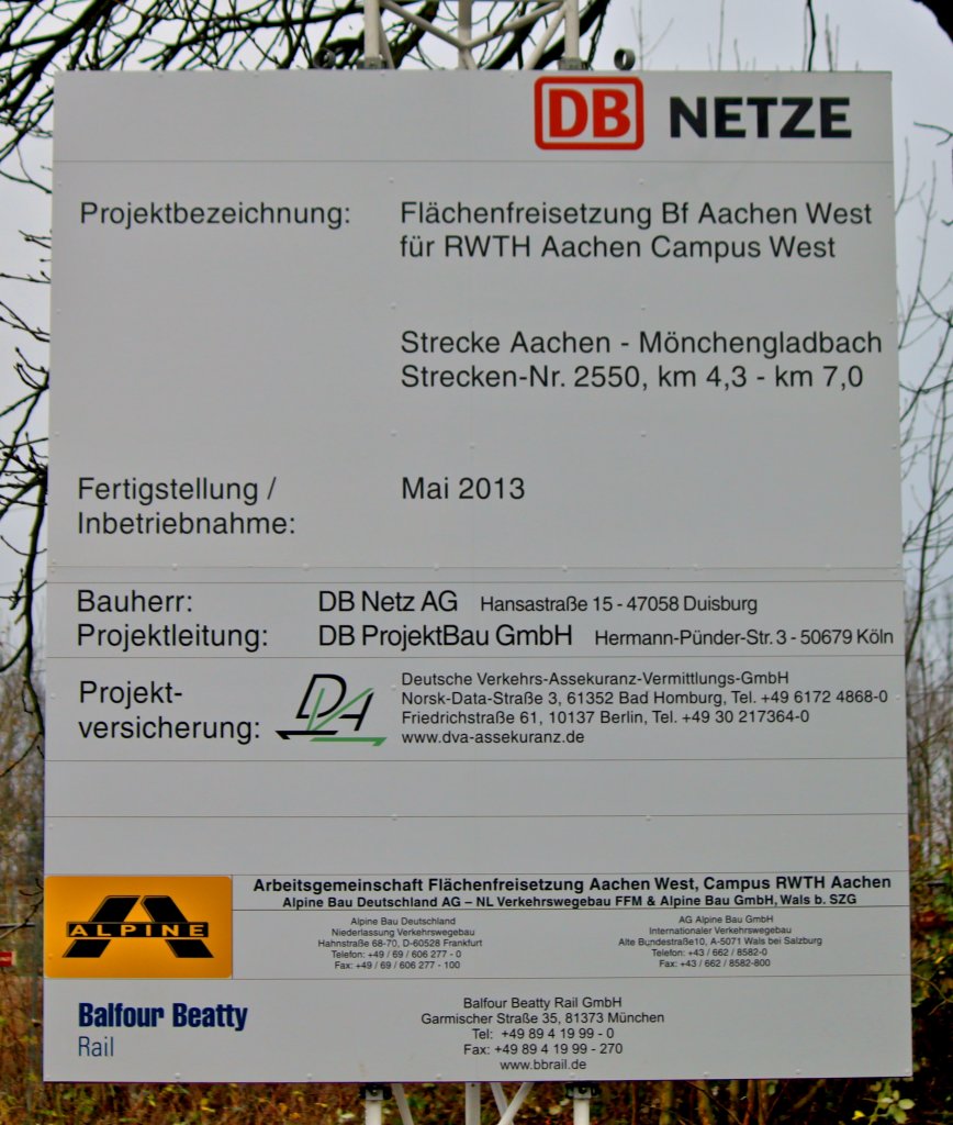 Flchenfreisetzung Bf Aachen West. Die Bahn hat hier ca.250.000 m, das sind etwa 40 % des Bahnhofs verkauft um fr den Campus Westbahnhof der RWTH Aachen Platz zu machen. Aachen West wird als Grenzbahnhof fr den Gterverkehr ber die Montzenroute nach Belgien genutzt. Ein Teil der Gleisanlagen liegt bereits seit vielen Jahren brach, nun werden hier die Gleise und einige Gebude abgerissen.  