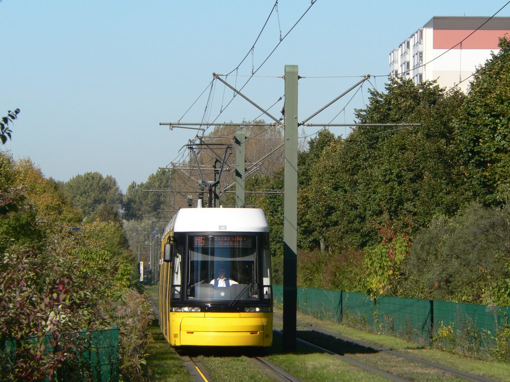 Flexity-Tram 8001 in Hohensch�nhausen, 16.10.2011