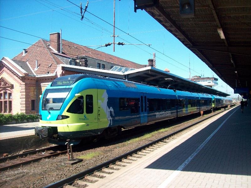 FLIRT ET 427 und ET 429 stehen am Fr., 4.06.2010 in Osnabrck Hbf
