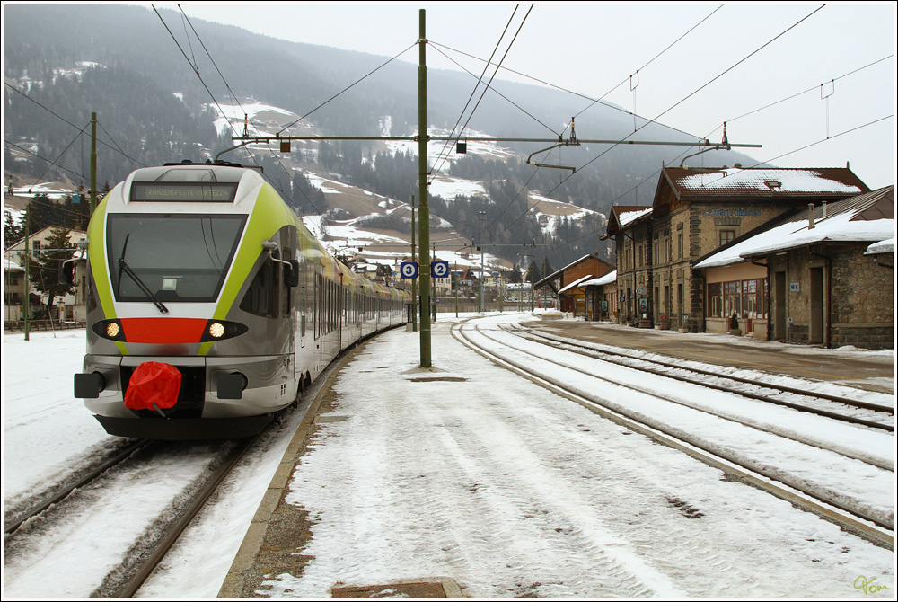 Flirt ETR 170 021 der Treno Alto Adige (Sdtirol Bahn) fhrt von San Candido nach Fortezza. 
San Candido (Innichen) 19.2.2012

