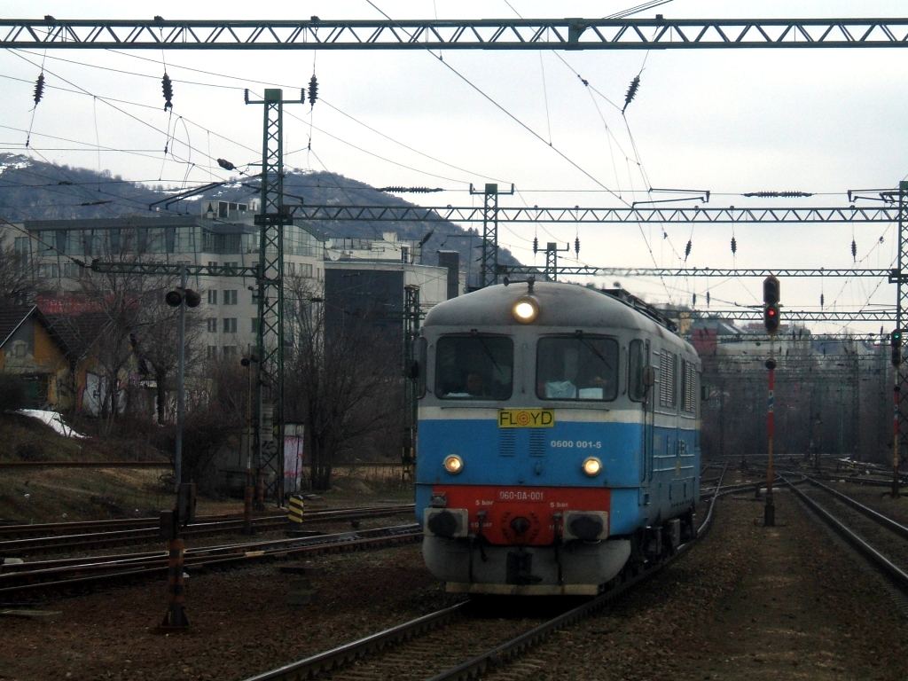 Floyd 0600 001-5 fhrt am Bahnhof Budapest-Kelenfld durch, am 20. 02. 2010. 