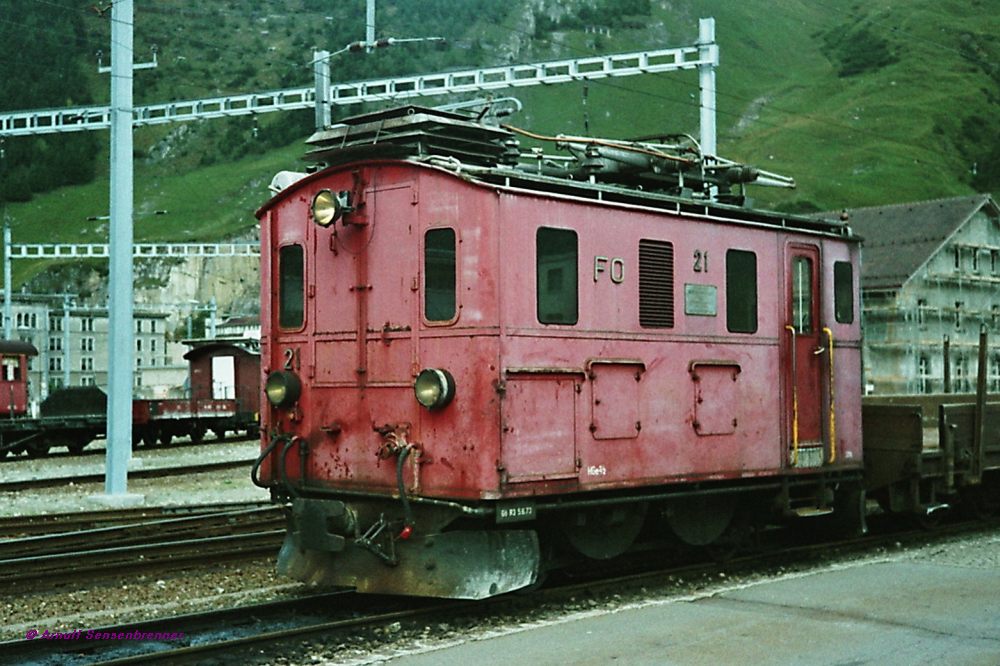 FO HGe 2/2 21 (SLM+BBC1915) -ursprnglich an die Schllenenbahn Gschenen-Andermatt geliefert, die 1961 mit der FO fusionierte. 
1981-09-25 Andermatt 