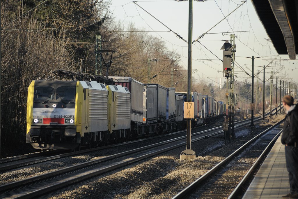 Fokussiert und fasziniert... (so gesehen in Gronsdorf am 3. Dezember). 2009.
