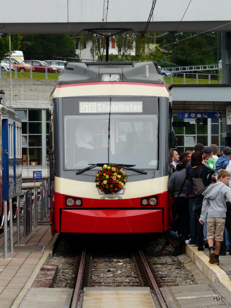 Forchbahn - 100 Jahr Feier .. Triebwagen Be 4/6 71 im Bahnhof Forch am 02.09.2012 .. Aufnahme wurde von einem Bahnbergang aus gemacht..