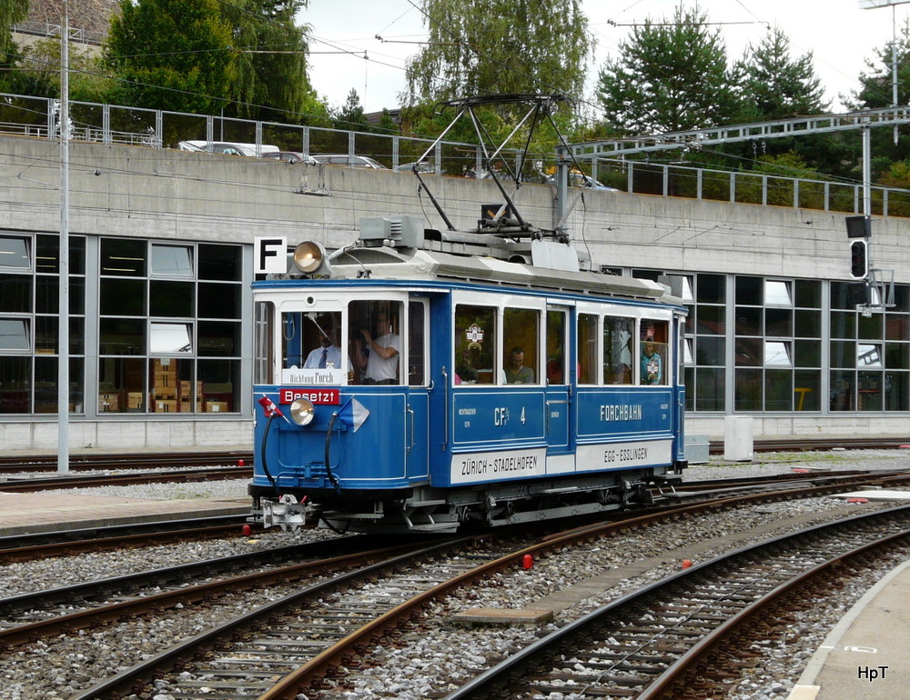 Forchbahn - Triebwagen CFe 2/2  4 unterwegs im Bahnhofsareal in Forch anlsslich der 100 Jahr Feier der Forchbahn am 02.09.2012