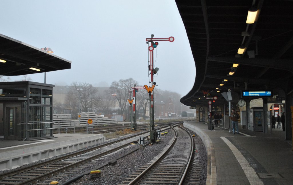 Formsignal in Bahnhof Goslar, am 21.11.2010, auf Rot.