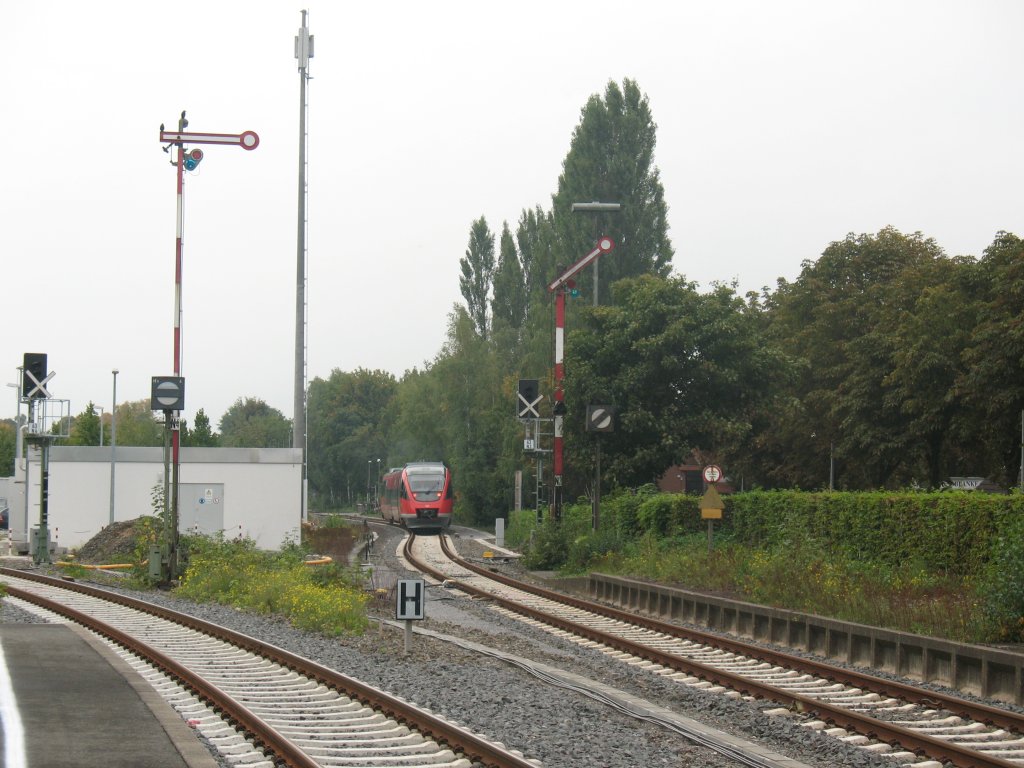Formsignale in Coesfeld. Im Hintergrund die Baumbergebahn nach Mnster 24.09.2010
