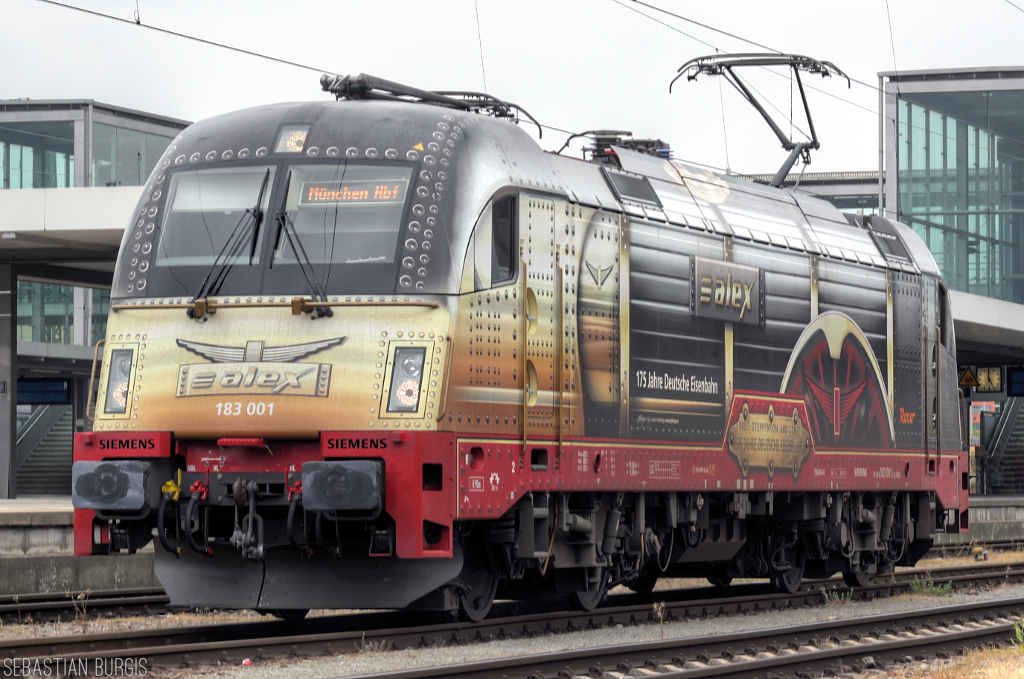 Fotogen pr�sentierte sich 183 001 am 30.05.2013 in Regensburg Hbf. Ein guter Zeitpunkt f�r ein Portraitfoto.