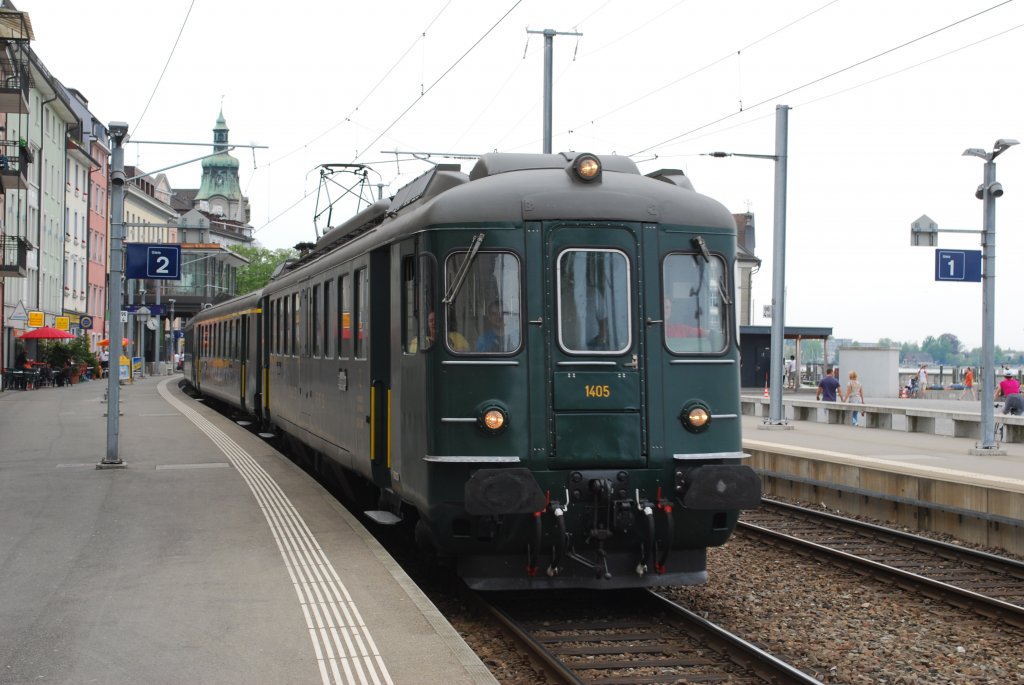 Fotographenglck: Als ich am 23.04.11 im Bahnhof Rorschach-Hafen nochmal auf den Zug der RHB wartete, kam diese Museumsgarnitur mit dem RBe 4/4 1405 (RBe 540 005) der Draisinensammlung Fricktal daher. Schn, dass der Prototyp-Wagen sein Seetalbahngesicht nicht mehr tragen muss!