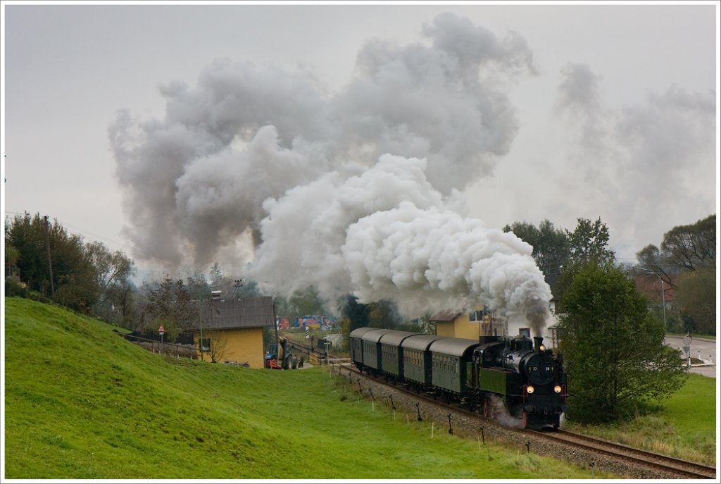 Fotozug Z91159 von Attnang-Puchheim nach Hausruck bei der Ausfahrt Attnang-Puchheim. 21.10.2009