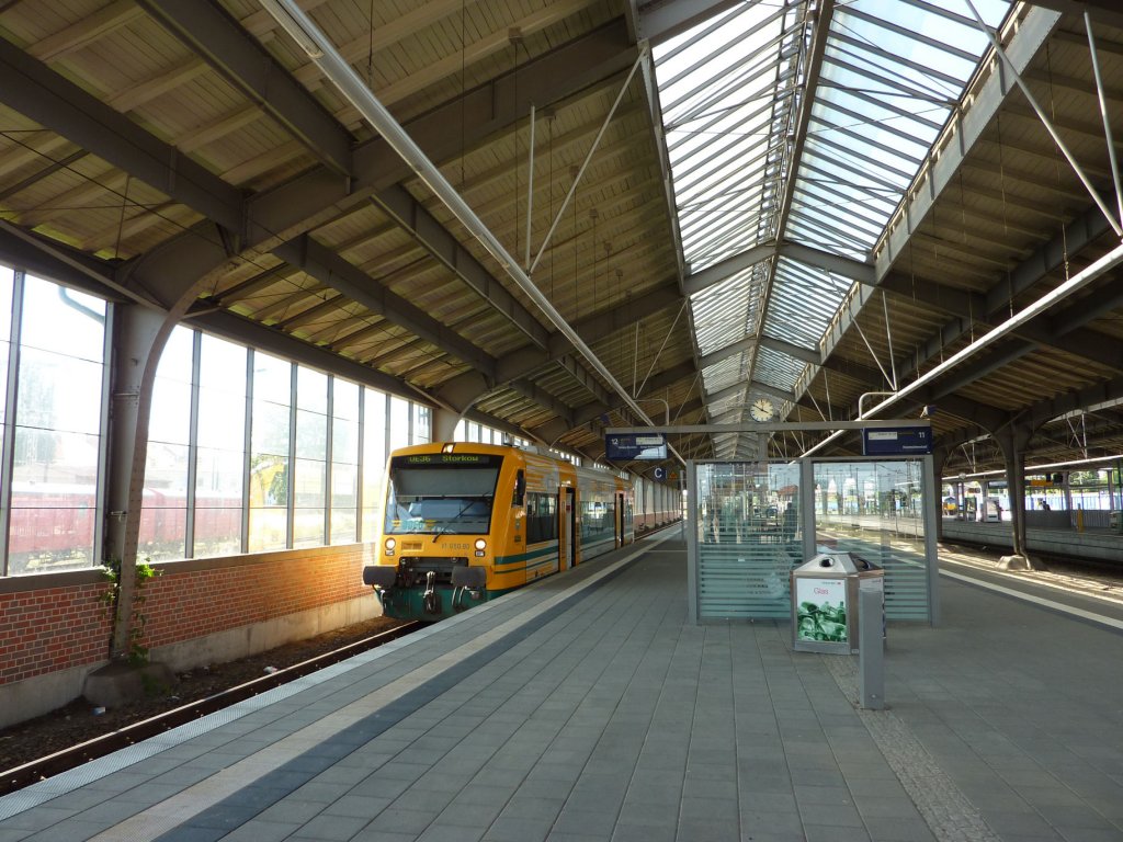 Frankfurt (Oder) Hauptbahnhof, Bahnhofshalle, OE 36 am Bahnsteig (29.06.2010)