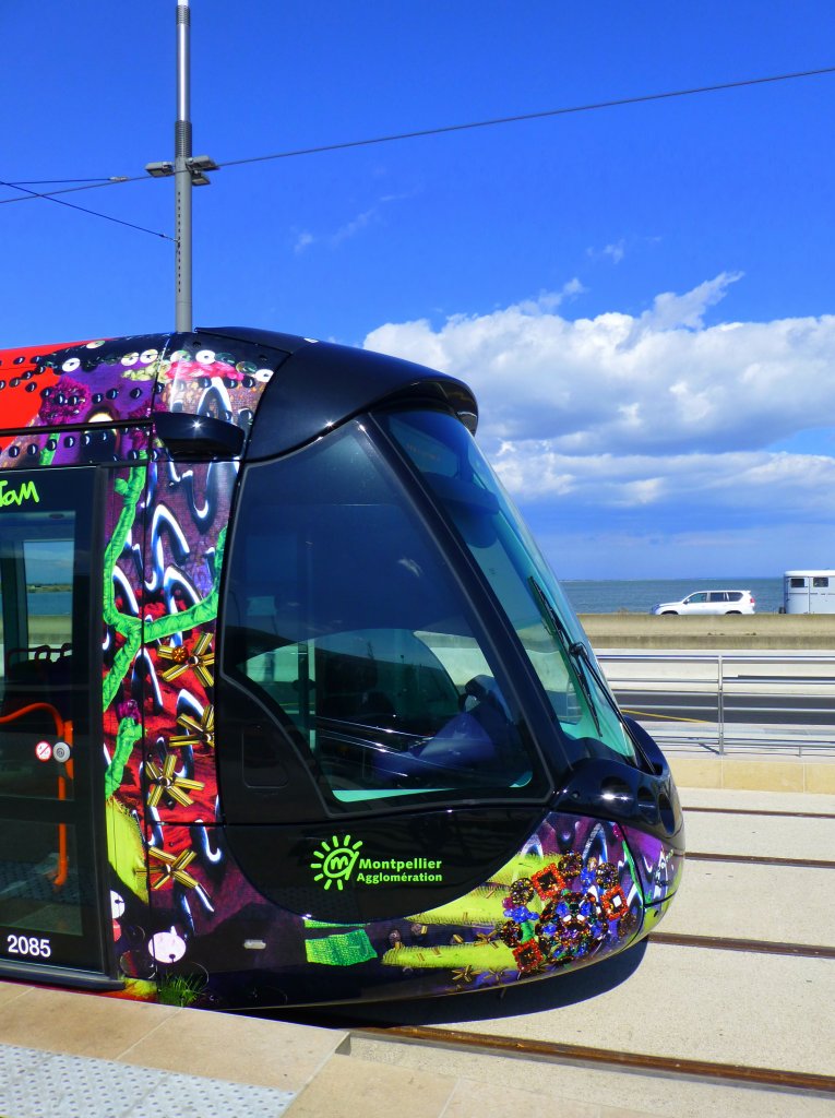 Frankreich, Languedoc, Montpellier Agglomération, Linie 3 Juvignac-Montpellier-Pérols/Lattes (Eröffnung am 6.4.2012), an der Endstation Pérols - Étang de l'Or. Im Hintergraund die Schnellstraße Montpellier - La Grande Motte und der Étang de l'Or. Bis zum Meer geht es zu Fuß oder per Bus einige Kilometer weiter. 25.03.2013