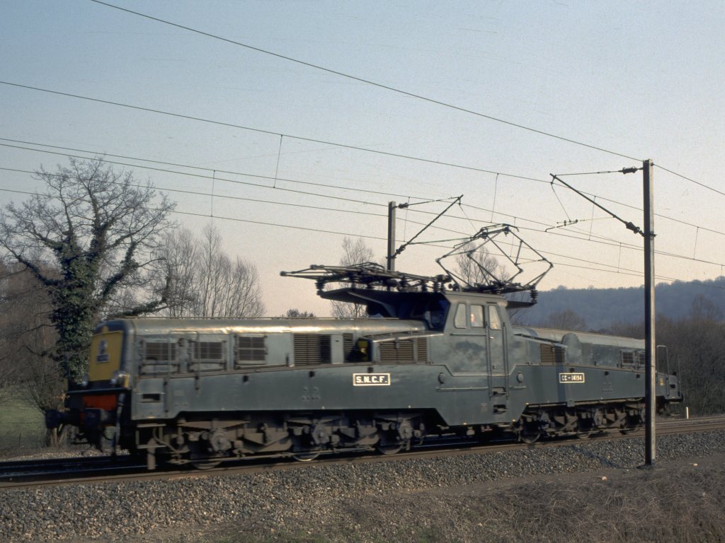 Frankreich, Meuse, das SNCF  Bgeleisen  CC-14194,bei Montmdy, Scan eines Dias aus dem Jahr 1976