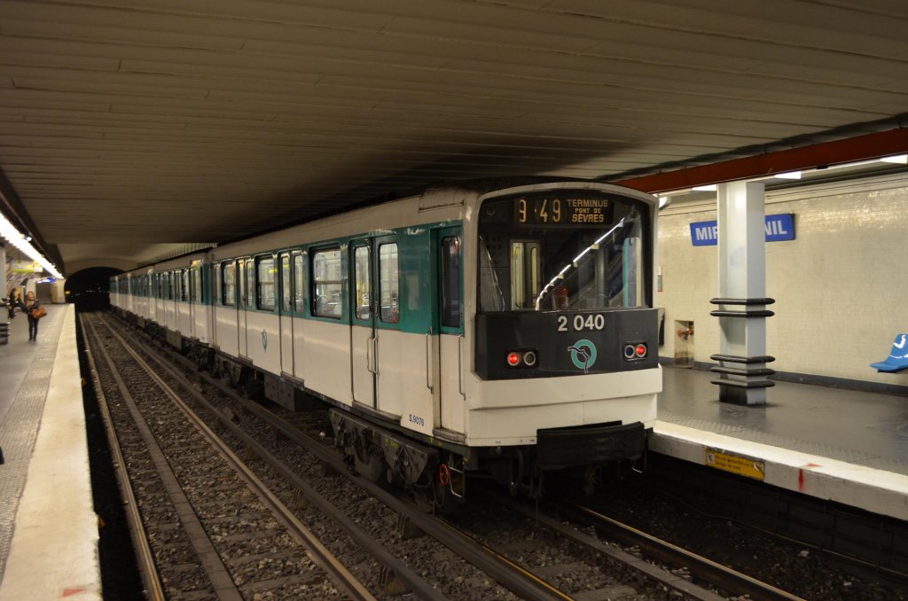 Frankreich Paris Miromesnil U-Bahn/Metro Nr. 2 040, Typ MF 67, Linie 9  Pont de Svres ↔ Mairie de Montreuil am 24.06.2012