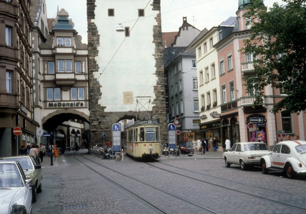 Freiburg im Breisgau VAG SL 2 (GT4 116) Kaiser-Joseph-Strasse / Gerberau / Martinstor am 29. Juni 1980.