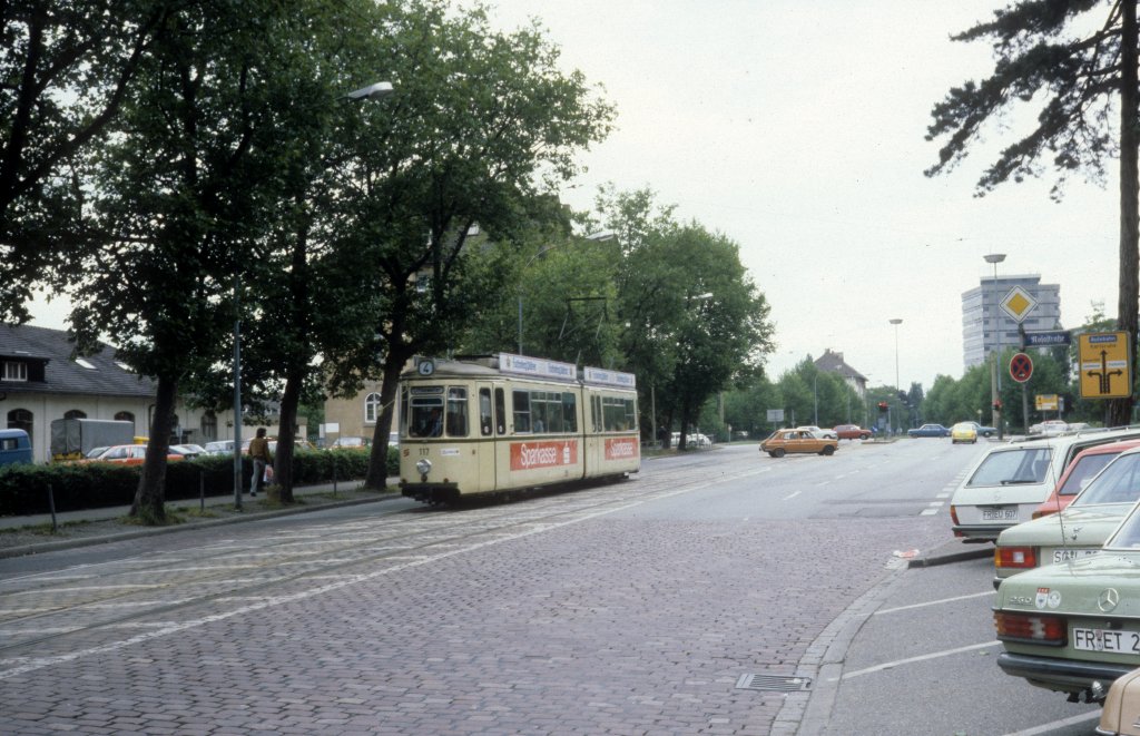 Freiburg im Breisgau VAG SL 4 (GT4 117) Bismarckallee am 29. Juni 1980.