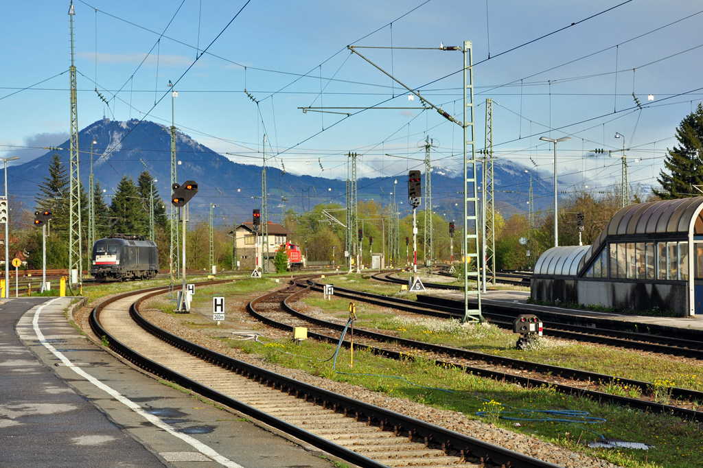 Freilassing Bahnhofsgelnde mit ES 64 U2-074 - 24.04.2012