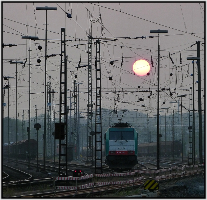 Freitagabendstimmung in Aachen West. Die Sonne geht langsam unter und die belgische 
Cobra wartet auf neue Aufgaben. Anfang Juli 2013.