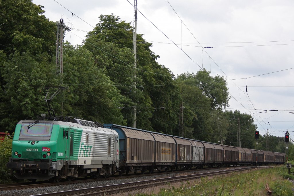FRET 437009 am 23.7.11 mit einem Papierzug bei der Durchfahrt durch Ratingen-Lintorf.