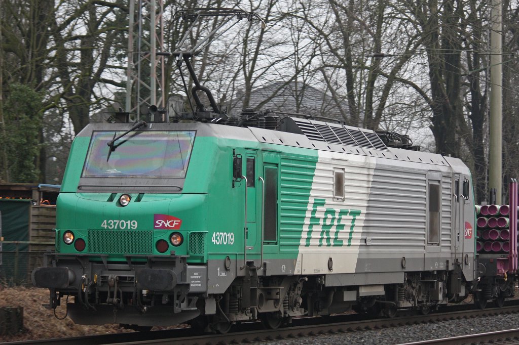 FRET 437019 fuhr am 23.2.12 durch Ratingen-Lintorf.