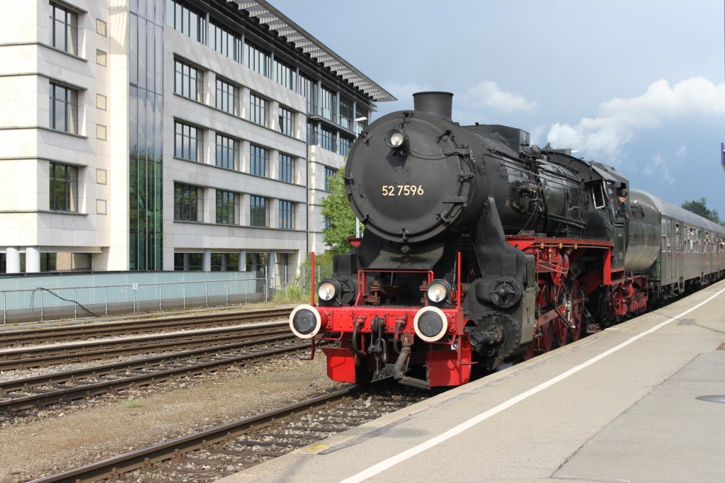 Friedrichshafen Stadt, 52 7596 errreichte nach einer Umrundung des Bodensee`s am 15.05.2011 den Bahnhof Friedrichshafen Stadt, nach Einem Kurzen Aufenthalt ging es weiter Richtung Singen. Sonntag 15.05.2011