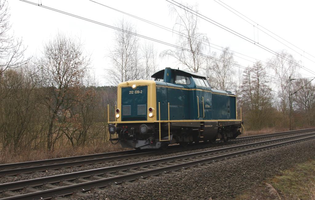  Frisch aus dem Lacktopf  ist 212039 der Railflex am 22.03.2013
auf der Rollbahn bei Lengerich - Schollbruch in Richtung Mnster
unterwegs.