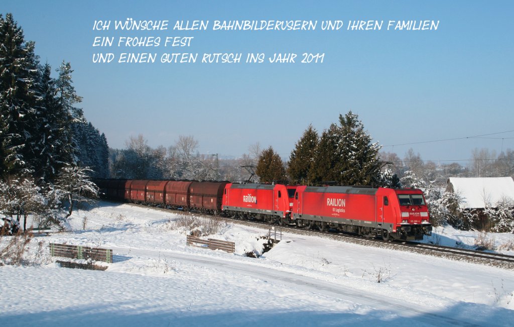 Frohe Weihnachten an alle Bahnbilderuser:

185 266-4 und 235-9 mit dem CFN 49363 Amsterdam - Singen(Htw) gen Sden bei Neufra 4.12.10 
