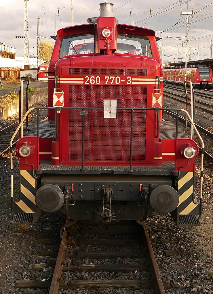 Frontalansicht der 260 770-3 von EfW am Bf. Neuwied am 22.11.09