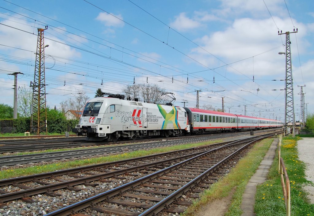 Frontrunner 1116 130 ist am 28.04.2013 mit dem
IC 548  Erlebnisregion Tennengau 
in den Hbf Wels eingefahren.