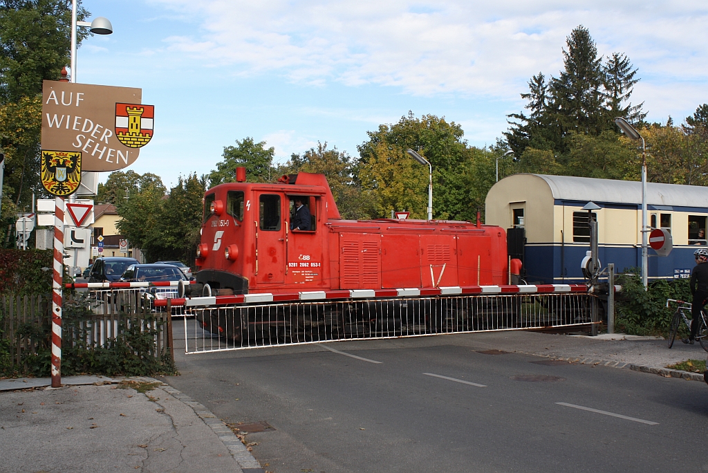 FROWOS 2062 053-0 fhrt am 13.10.2012 auf der Kaltenleutgebener Bahn als NF 19075 aus dem ehemaligen Bhf. Rodaun aus.