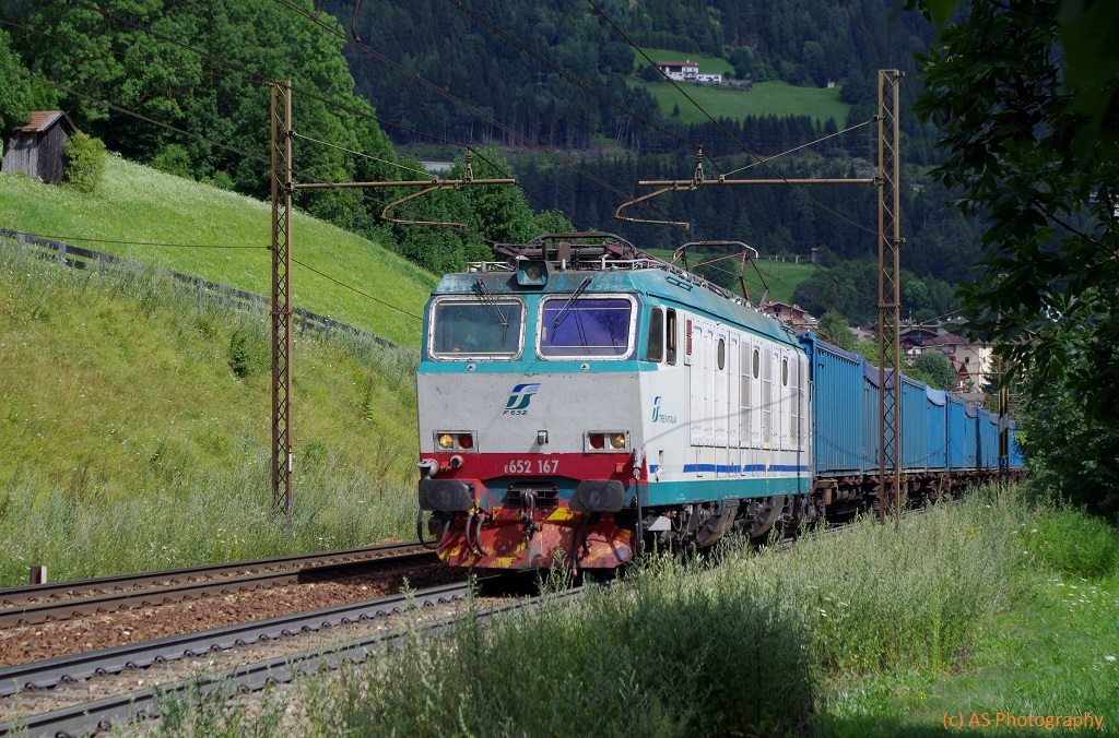 FS 652 167 mit dem  Lugo-Zug  am 03.08.2013 in Colle Isarco gen Brennero.