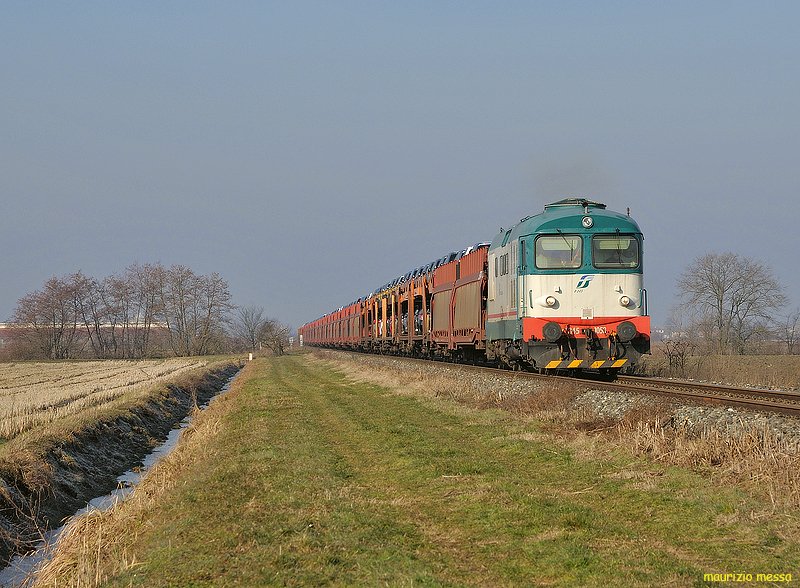 FS D345 1053 hauls the usual car-transport train to Chignolo Po, here near Belgioioso on the 13th of February in 2010