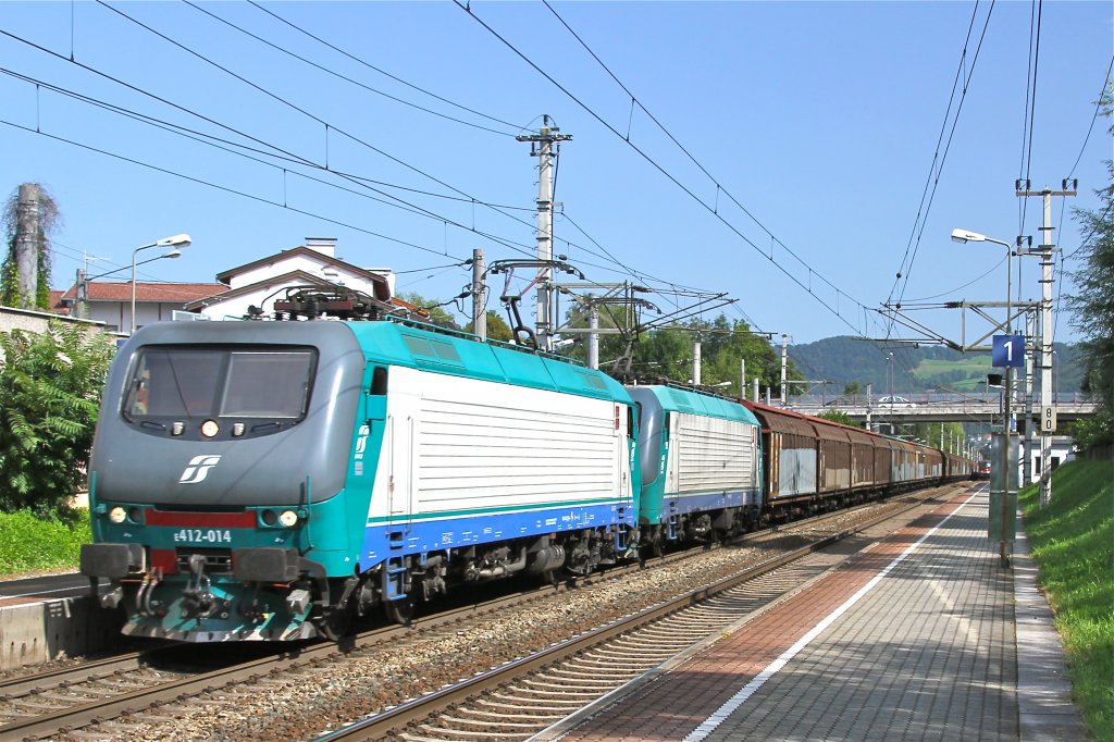 FS E 412 014 fhrt eine E 412 Doppeltraktion mit Schiebewandwagen-Ganzzug durch Salzburg-Sd Richtung Bischofshofen am 22.08.2012