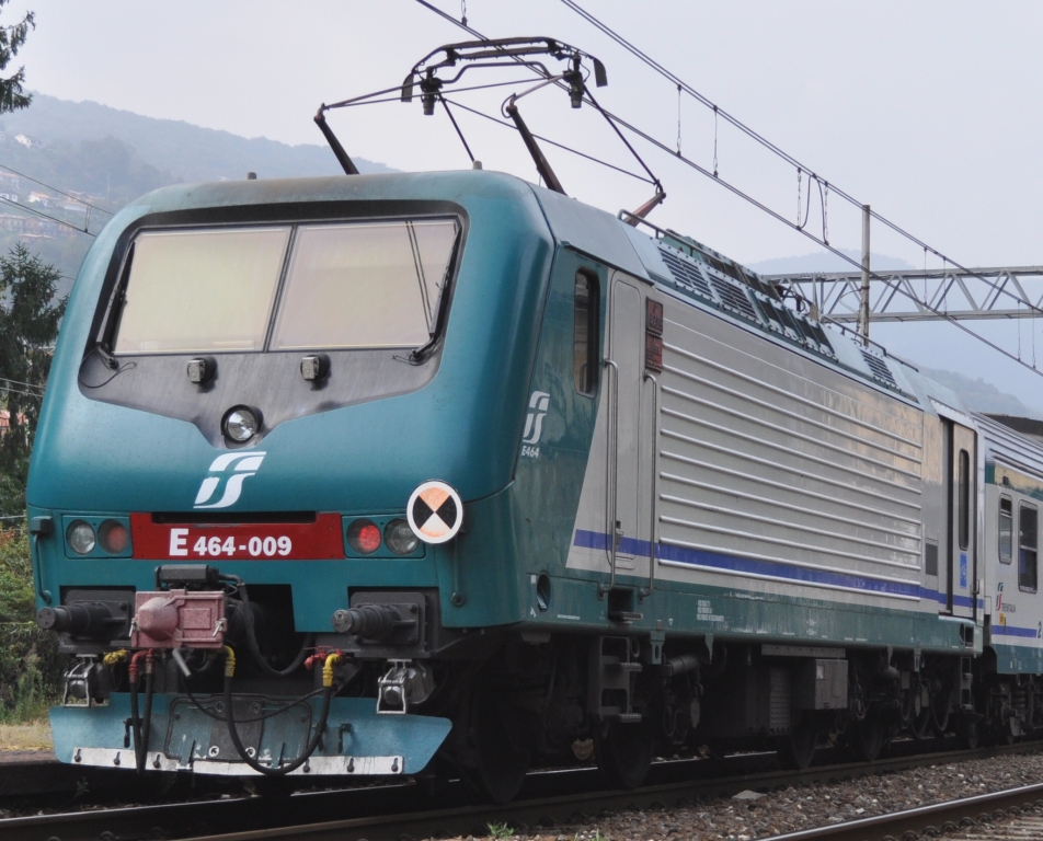 FS E 464 bei der Einfahrt in Stresa.