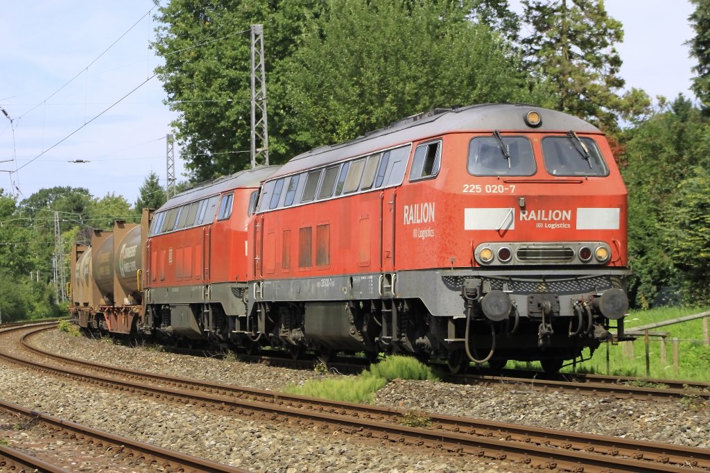 FS45190 wird ber Lindau Reutin umgeleitet. Dieser Arlbergumleiter wurde von 225-020-7 und einer weiteren 225 gezogen. Der Zug wird in krze Lindau-Reutin (MLIR) erreichen. 8.12.2011