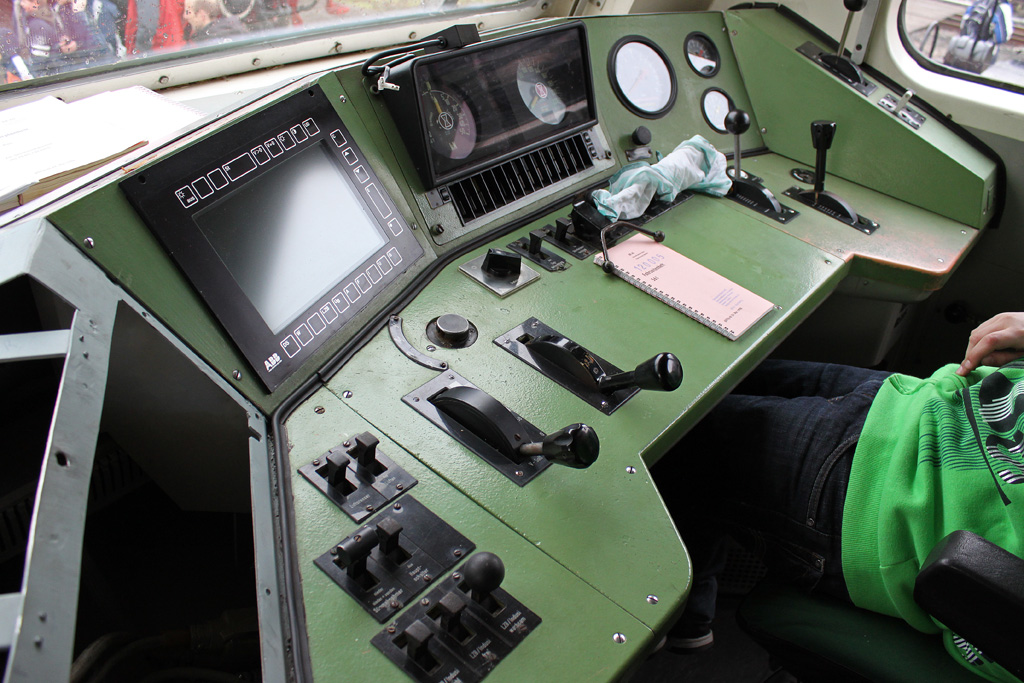 F�hrerstand von 120 005 am 14.4.12 bei den Museumstagen in Bochum-Dahlhausen.