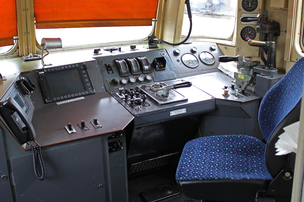 F�hrerstand eines Karlsruher Steuerwagens.Die T�r stand offen.